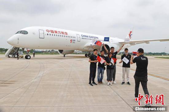 东航接收空客首架在中国交付的a350飞机