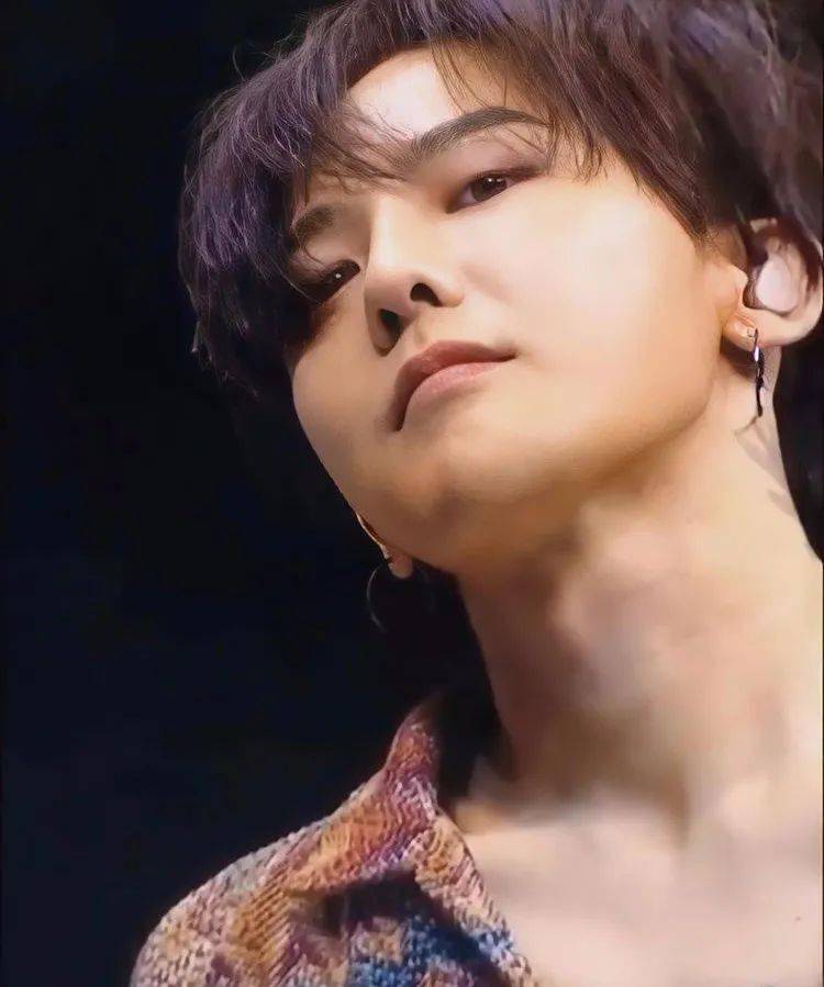 每张都很迷人!权志龙不同风格大头照