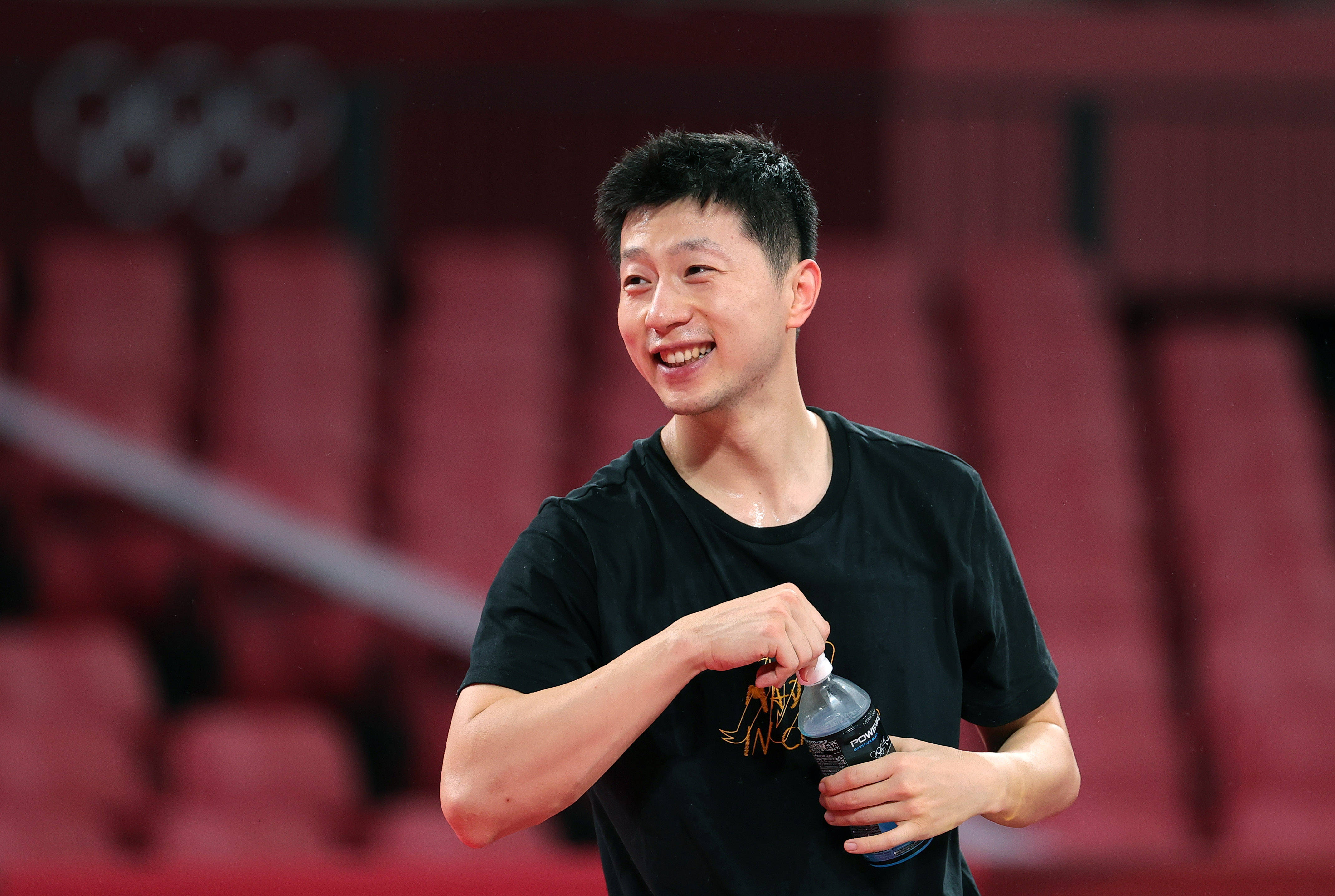 当日,中国乒乓球队继续在东京体育馆进行赛前训练,备战东京奥运会