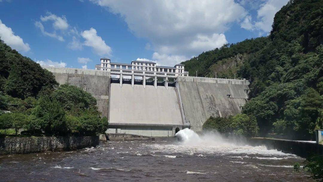 下午两点长诏水库防台泄洪正式开始