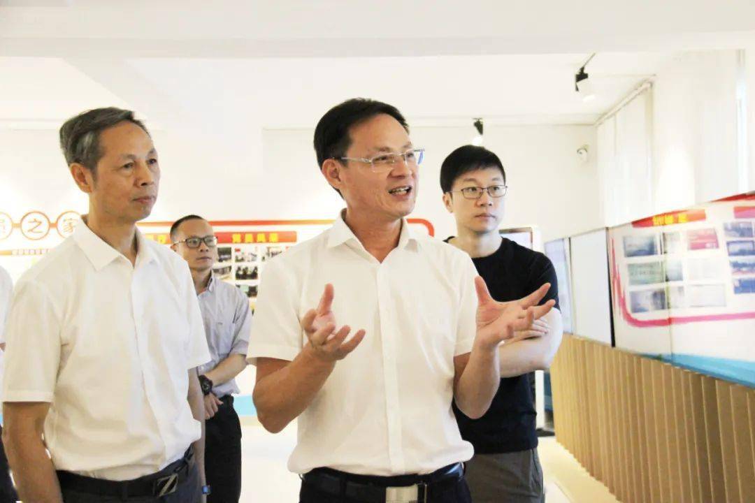 瓯海区人大常委会主任姜迪清一行莅临东经易网考察调研