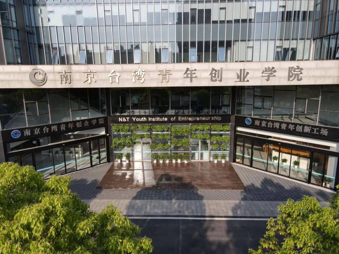 台青林祺勋在文创作品中描绘江苏与台湾的模样