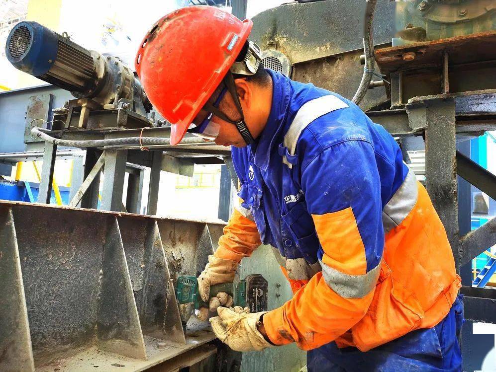 夏日里的最美检修人!