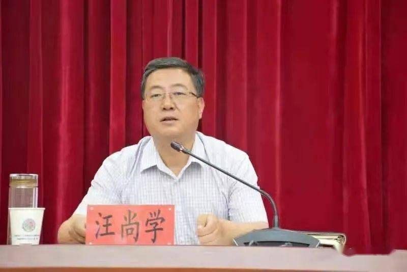 州委常委,常务副州长汪尚学在州主会场出席会议并讲话.