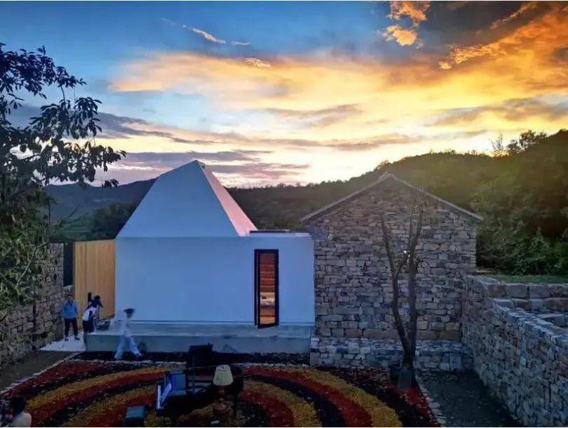 "桃花坞"项目位置自然风光独特,历史建筑保存完整,充分运用村闲置民宅