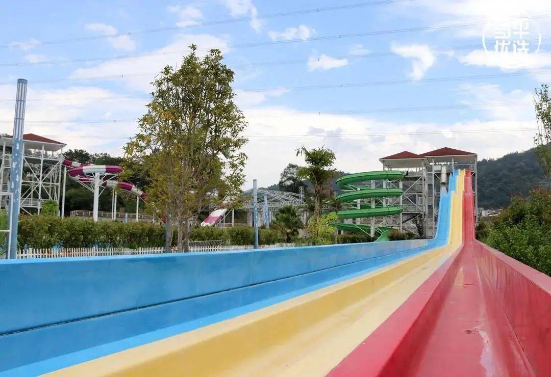罗平大型水上乐园全新升级,新建温泉中心!儿童水寨,木屋别墅