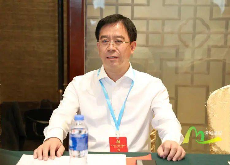 晏中亚希望各位代表回去后要发挥好代表作用,当好领头雁,做好带头人