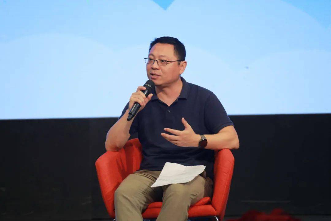 化学支部书记王崔平老师,英语支部书记杨娜老师,国际部书记连辉老师