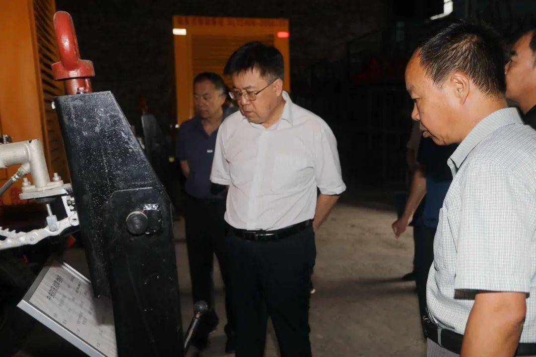 7月21日,省应急厅厅长王启瑞一行前往中央防汛物资太原仓库和省防汛物