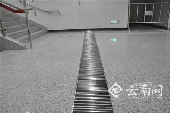 道防线全被突破的话,地铁地下站厅还有一套排水系统防止出现特殊情况