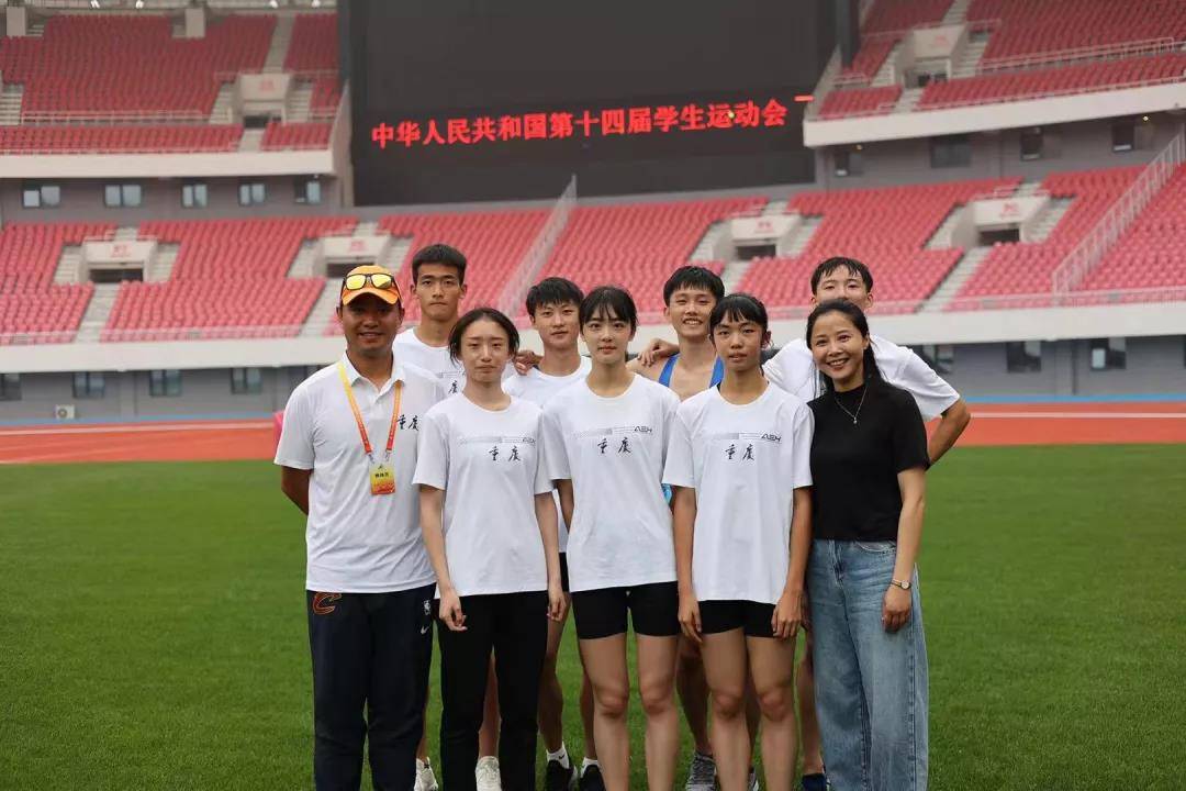 重庆一中田径队参加第十四届全国学生运动会创佳绩