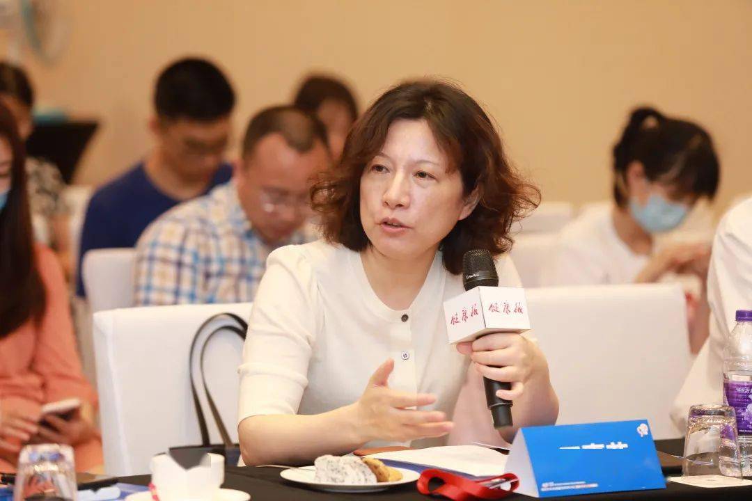 上海中医药大学附属龙华医院药学部副主任杨星辰介绍了生物制剂的临床