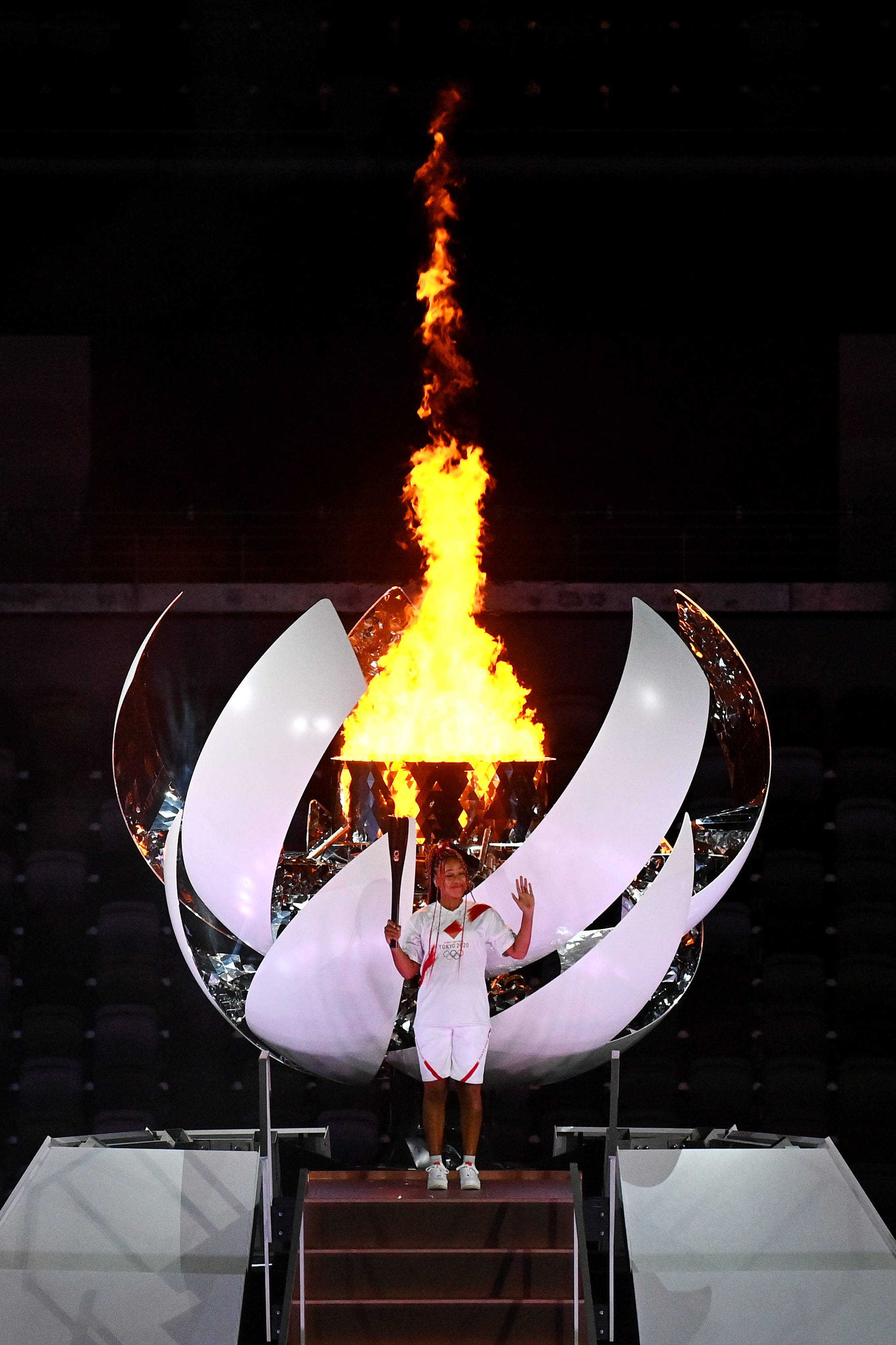 决战东京·开幕|"黑暗隧道尽头的光亮"东京奥运点火仪式