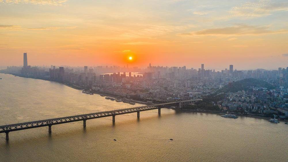 大橋映日出,朝霞染江城|城市攝影隊