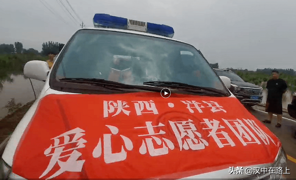 会志愿者任斌,40岁,医疗急救设备经销商韩涛,46岁,餐饮店老板武小刚