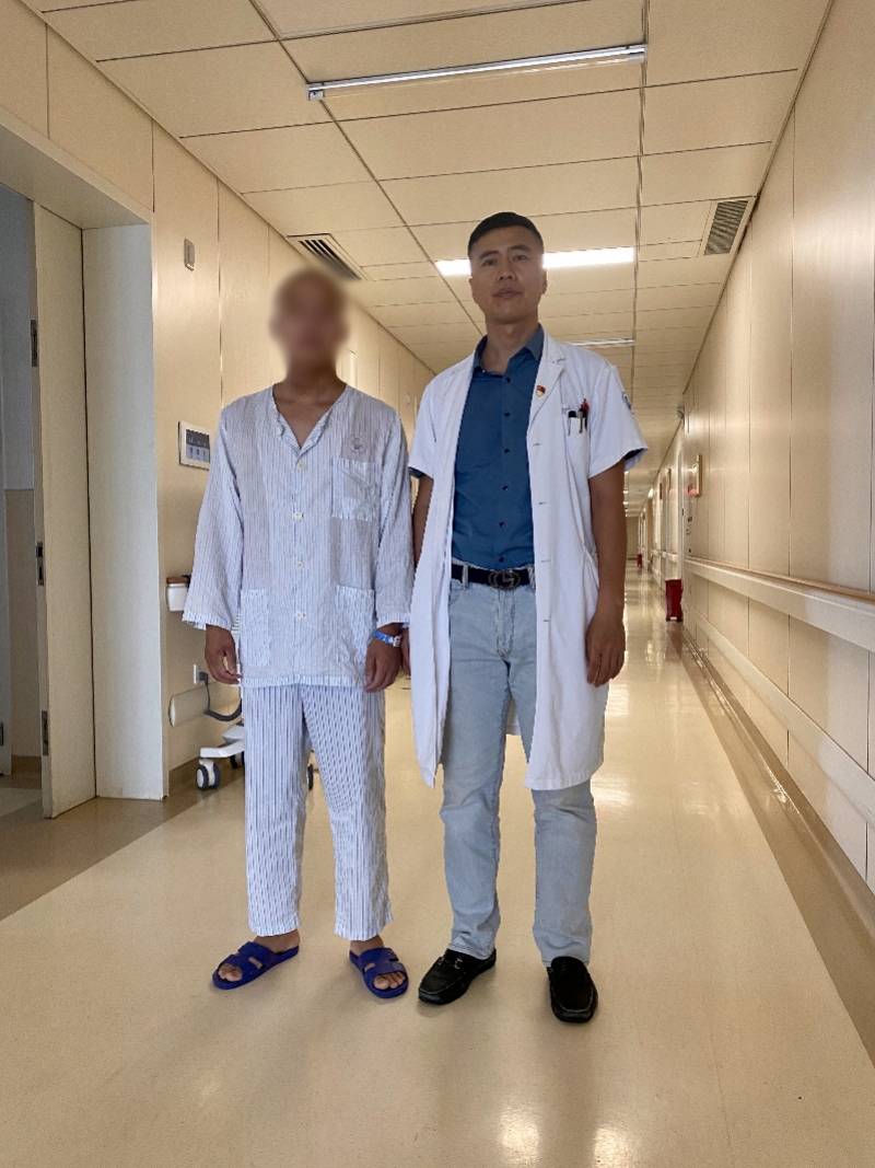 重伤|深圳26岁小伙被数个80斤大桶坠下砸重伤，常健身捡回一命