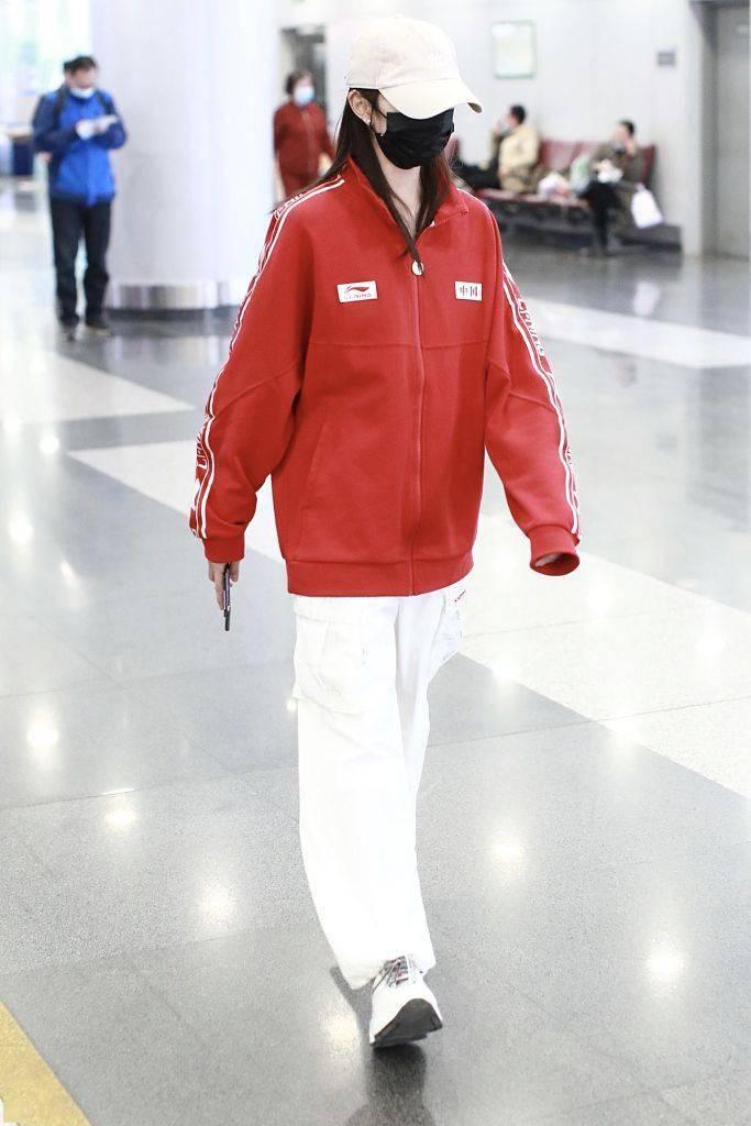 黑色|国货之光冲上热搜 盘点明星们的国货穿搭