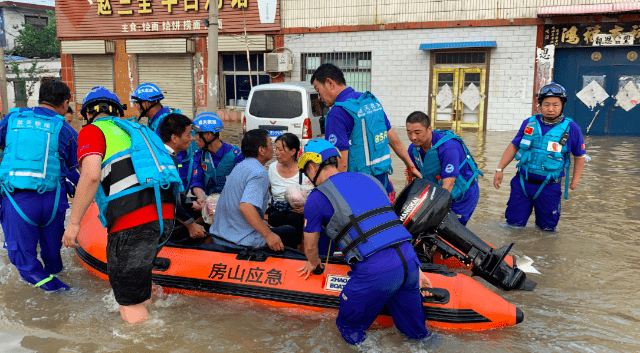 房山救援队河南救灾现场动态汇总:一夜未眠救助核心受灾区群众,不光