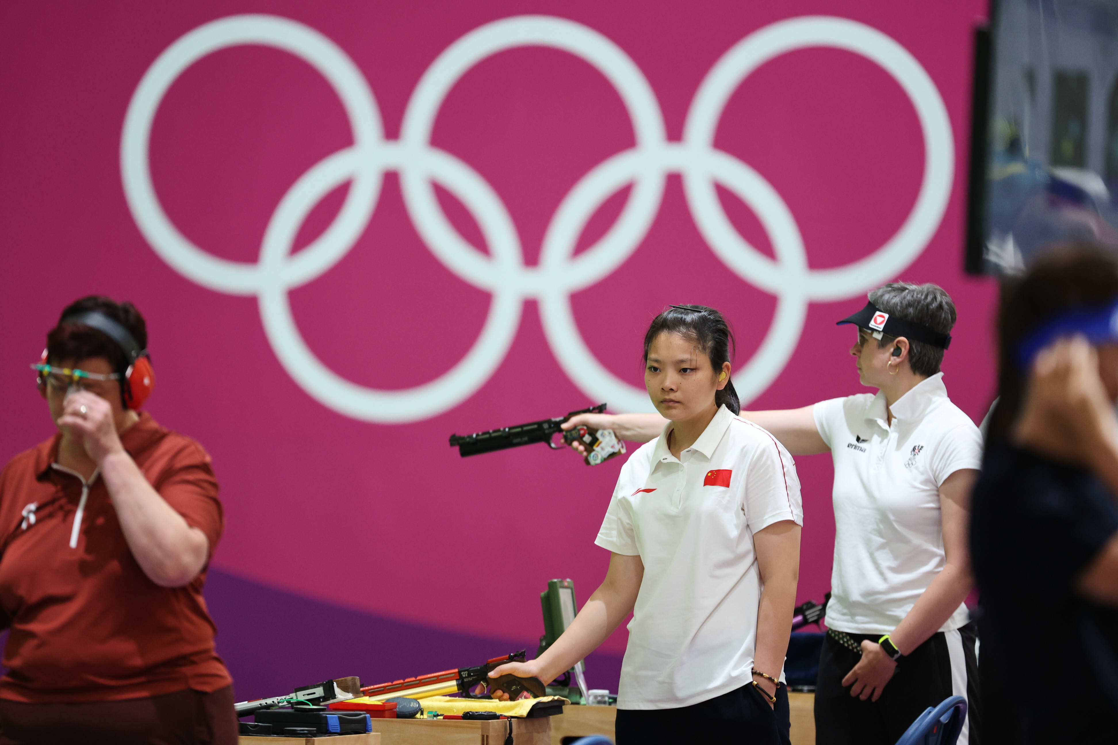 就是这样一个"00后,在25日的东京奥运女子10米气手枪项目中,姜冉馨在