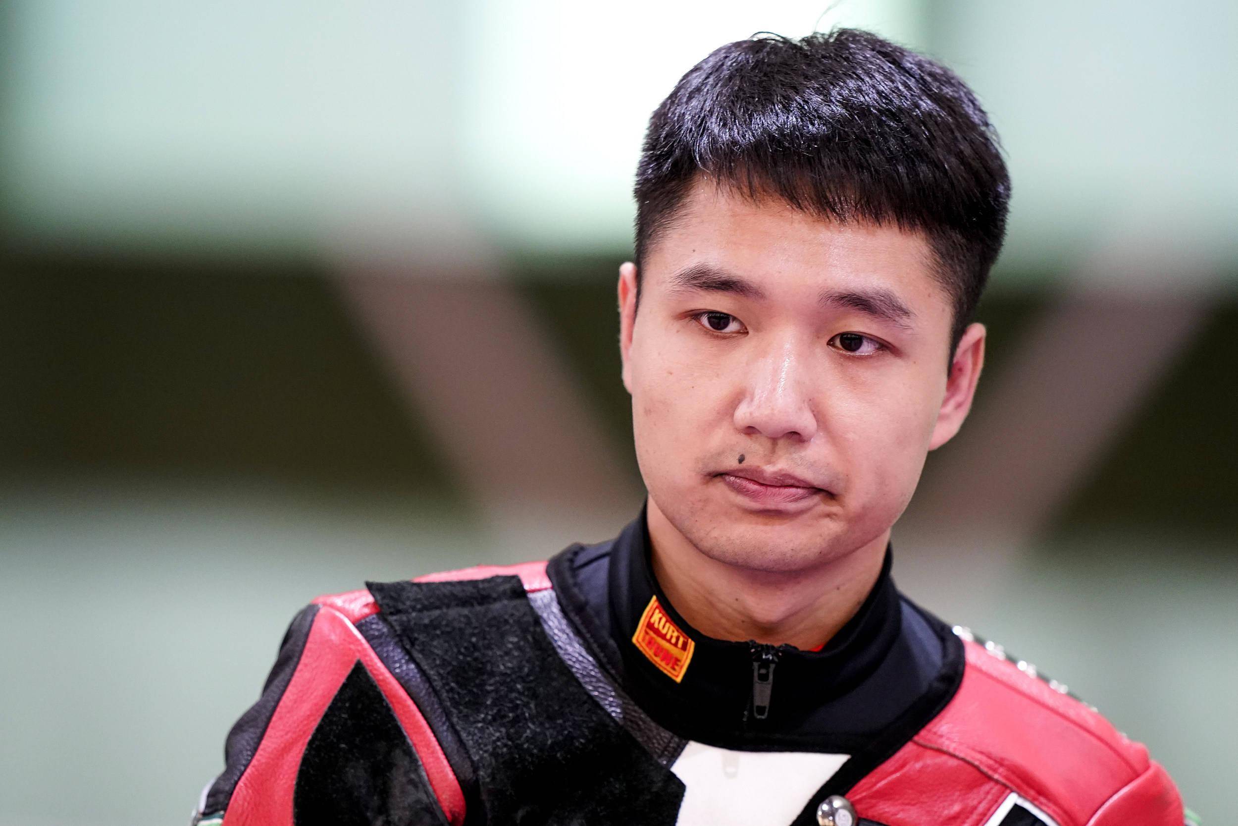 男子10米气步枪预赛杨浩然盛李豪双双晋级