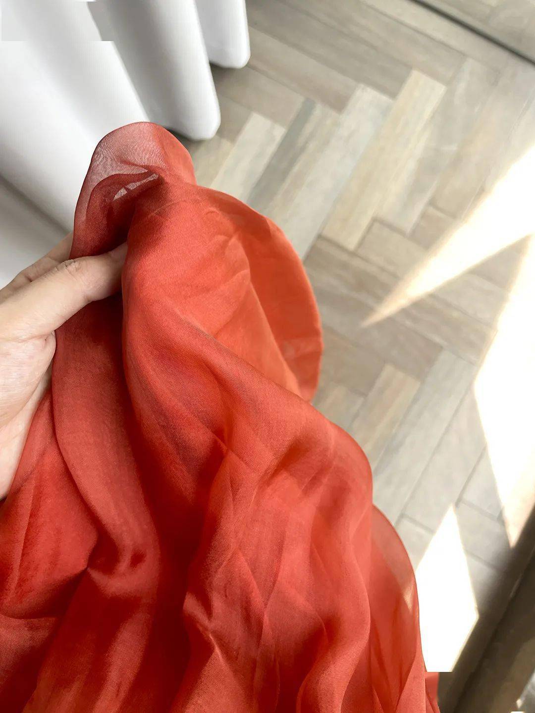 出口|如何批发轻奢连衣裙！剪标、出口转内销、尾货的好店全在这！