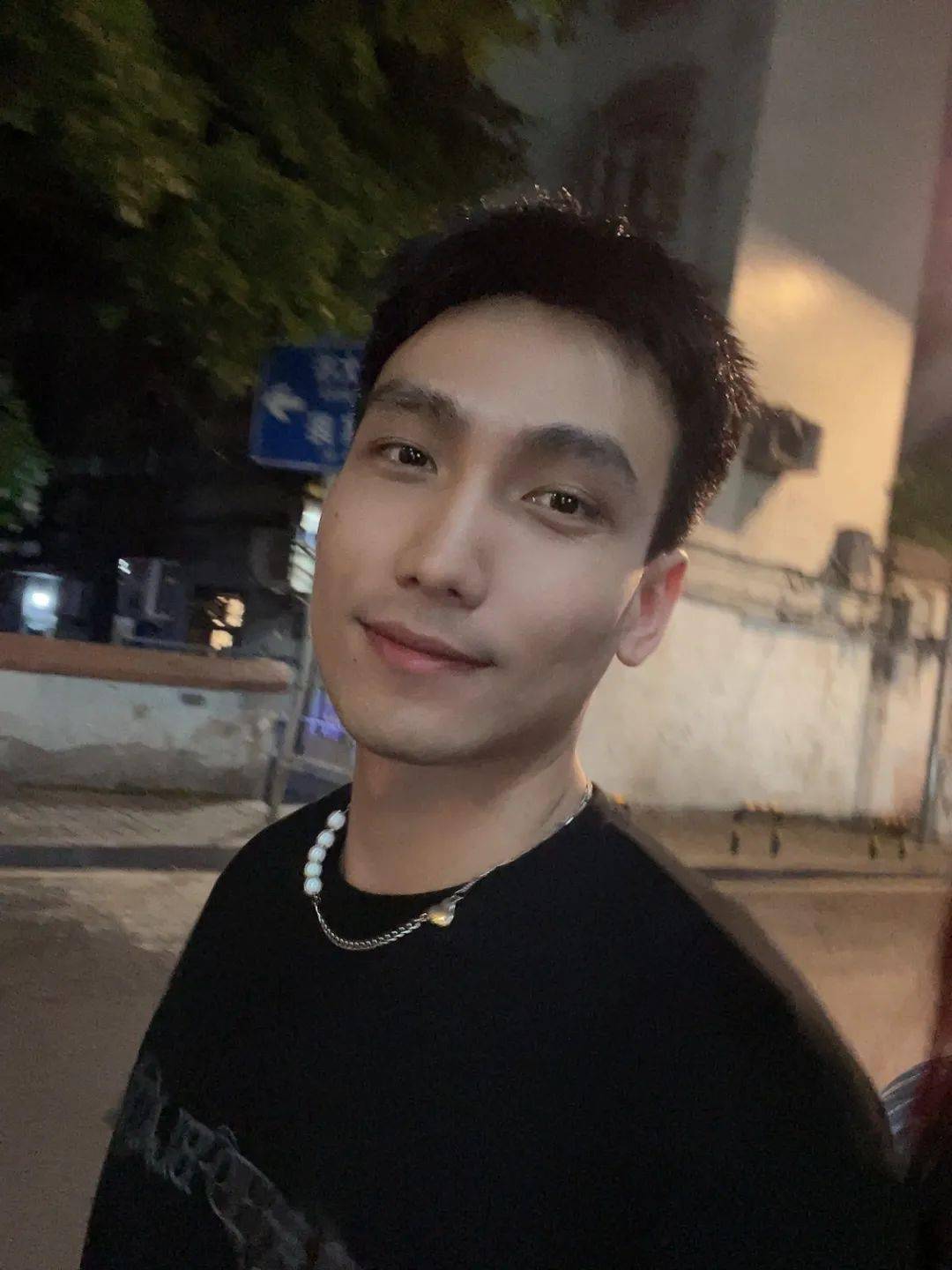 大学微电子与通信工程学院2019级硕士袁文逸02她深受这几句歌词的打动