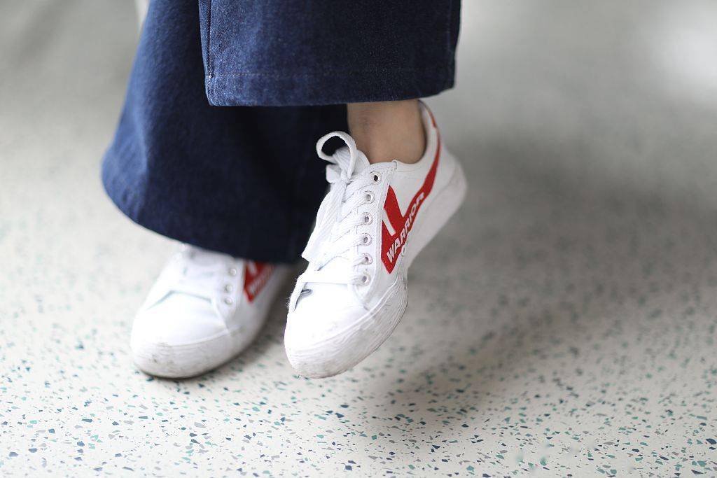 黑色|国货之光冲上热搜 盘点明星们的国货穿搭