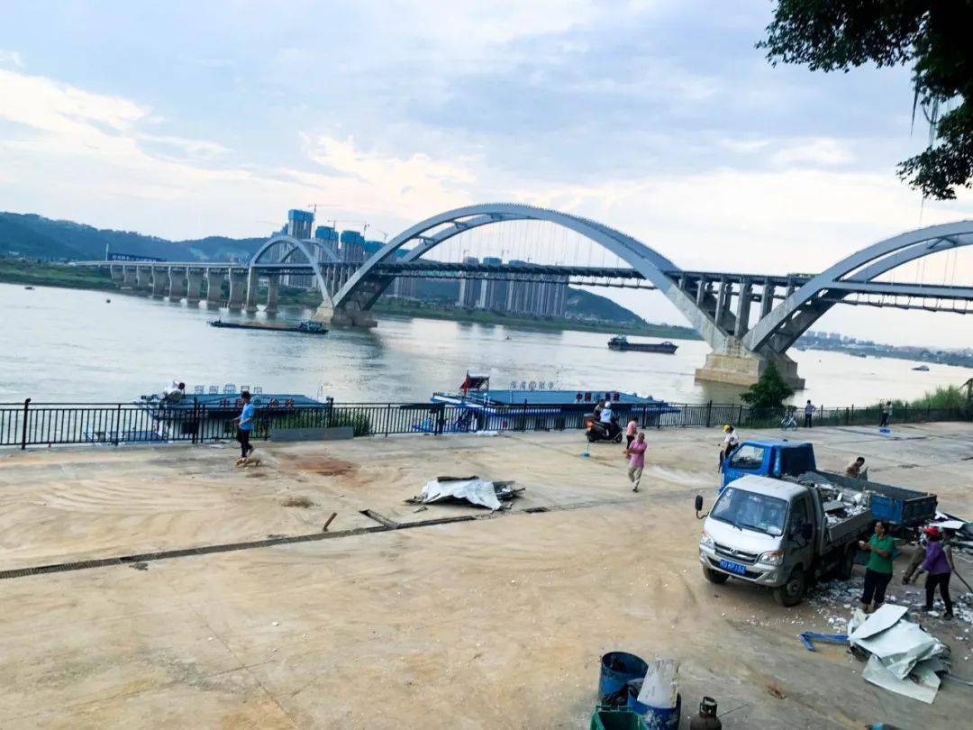 今天梧州老码头美食街拆了