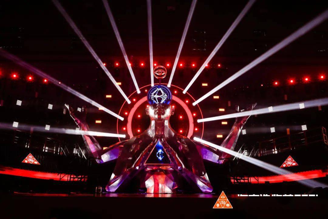 与往届相比,今年的淘宝造物节主舞台最有创意,舞美最酷炫.