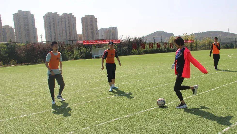 体校排名_体校少年跳水训练图片