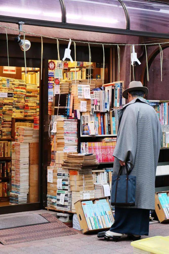 东京神保町古书街,在这里就没有找不到的书|_岩波书店