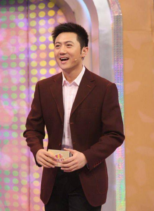 时隔多年央视体育频道主持人甄诚回归荣誉殿堂