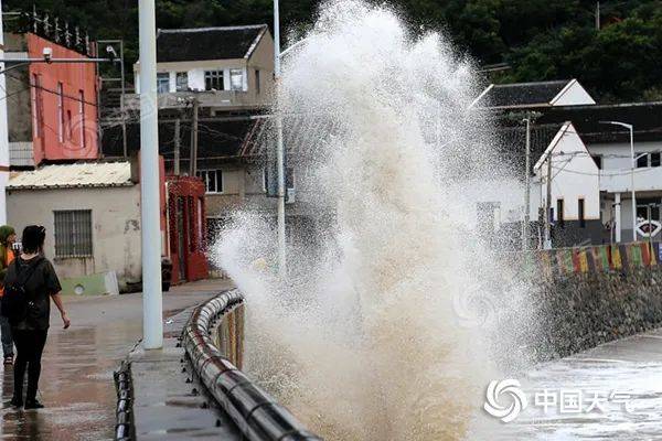 「煙花」9時50分前後在浙江平湖再次登陸，華東地區將遭遇風雨潮齊襲 科技 第1張