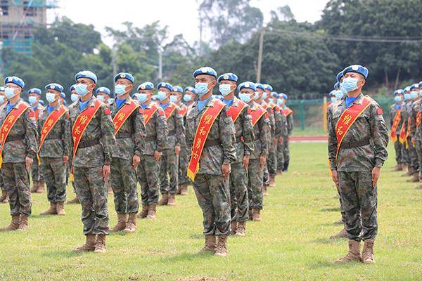 我国第20批赴黎维和建筑工兵分队第一梯队出征