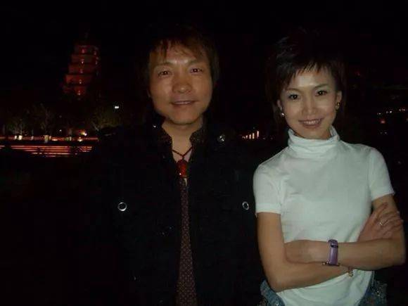 但许巍并不死心,他决定去北京发展,自此与妻子袁枫两地分居.