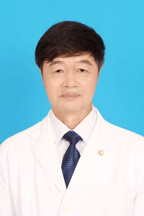 乳腺中心首席专家,广西医科大学附属肿瘤医院乳腺癌首席专家,医学博士