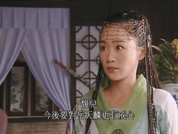 《幻影神针》里的梁小冰,满脸的胶原蛋白啊~眼波流转,顾盼生辉,让人不