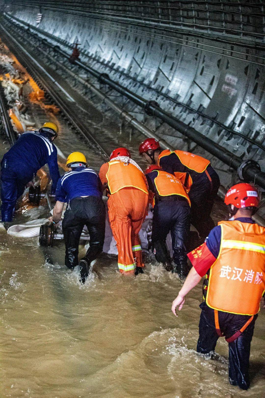 郑州地铁洪水图片图片