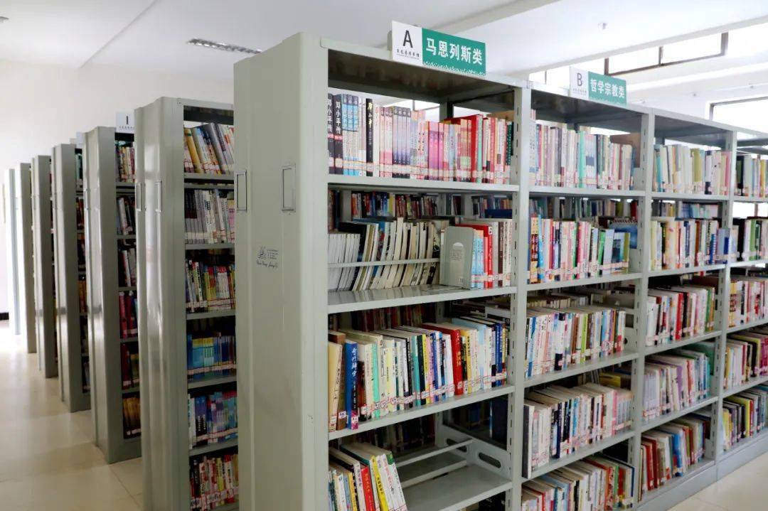 【我为群众办实事】扫一扫把玉龙移动图书馆带回家,畅享3000册正版