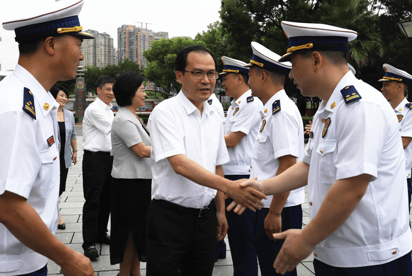 市人大常委会主任葛益平一行来到武警温州支队,武警海警总队浙江支队