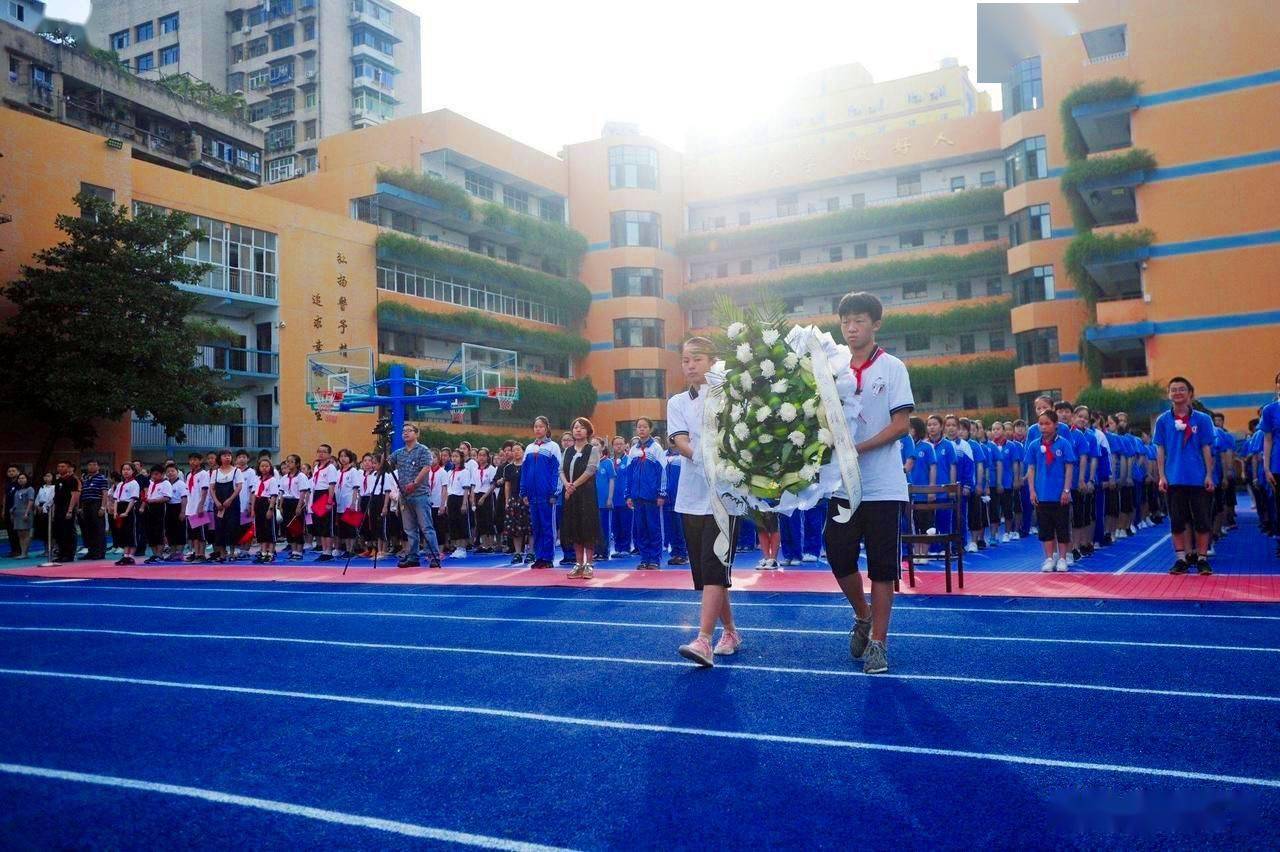 红色文化塑造校园,武汉市警予中学,为学生打好红色根基