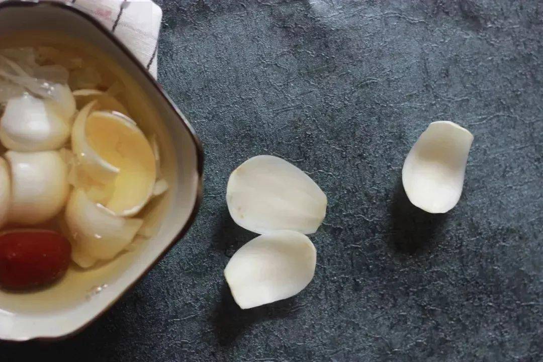 银耳百合莲子羹可以长期吃吗 64a9cb36bb1349ef98946958b86d6009.jpeg