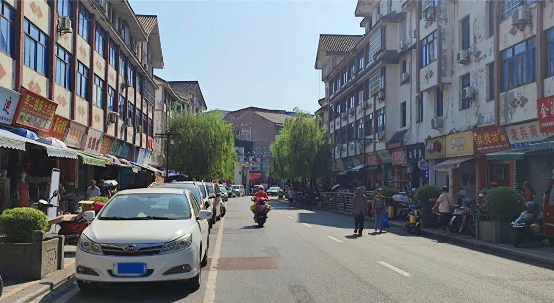 紧急通知8月1日起长宁县34条道路1437个停车位正式收费标准是