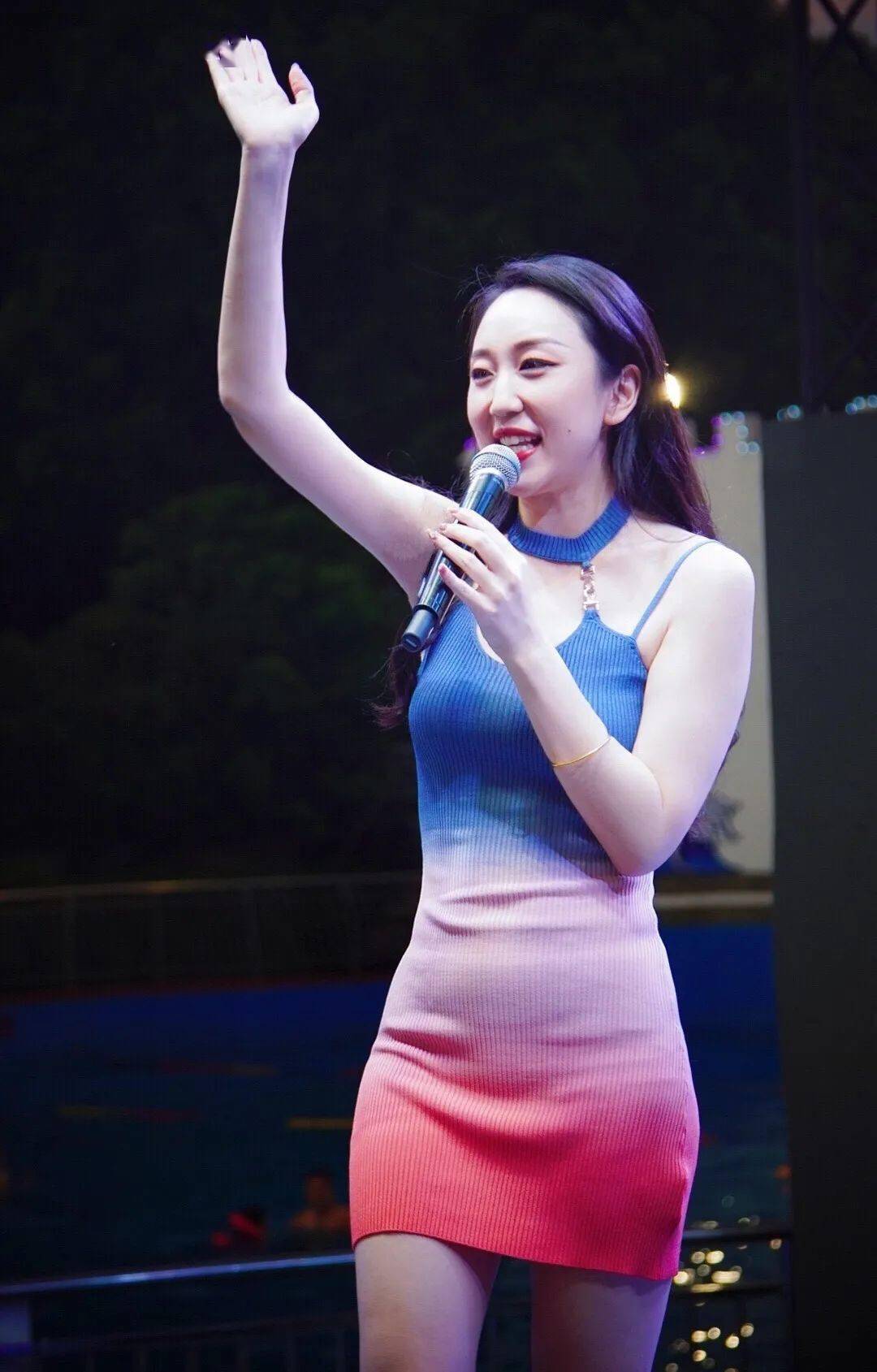 今晚他们居然浪到一起