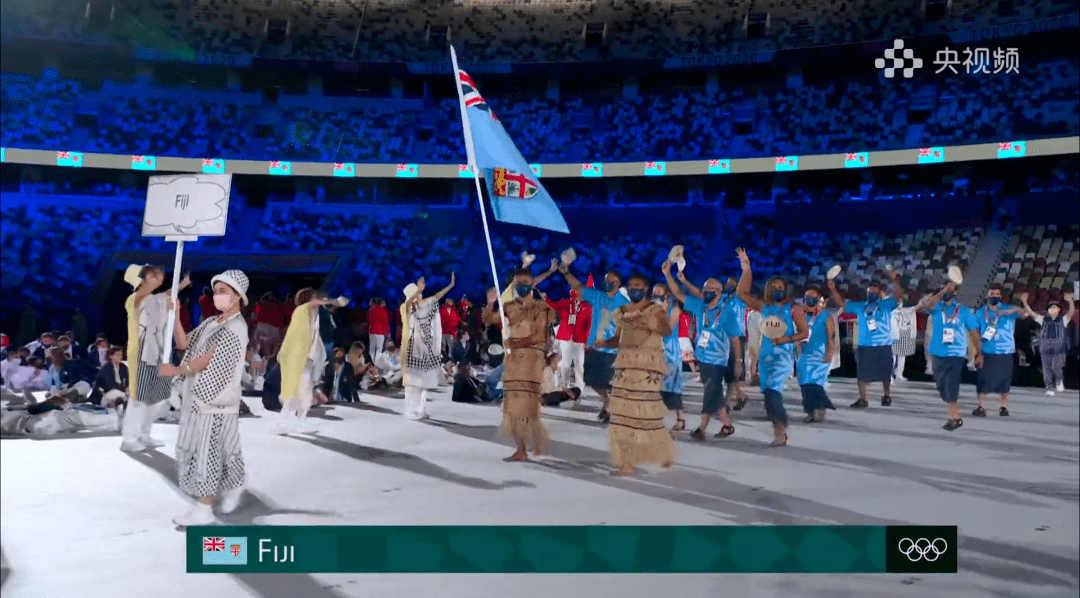 颁奖仪式上,斐济国歌响起的那一刻,球员们热泪盈眶,非常的激动