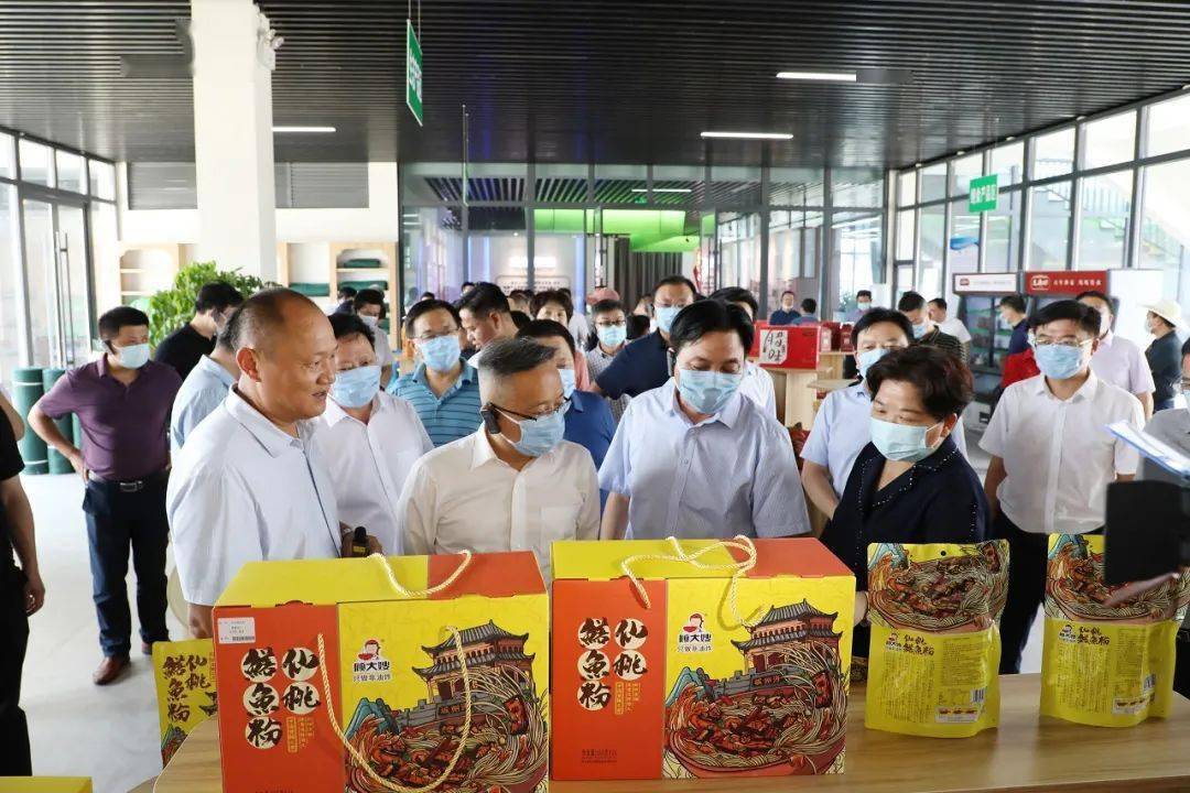 宜都市党政代表团实地察看了旺旺集团(湖北)总厂,健鼎(湖北)电子有限
