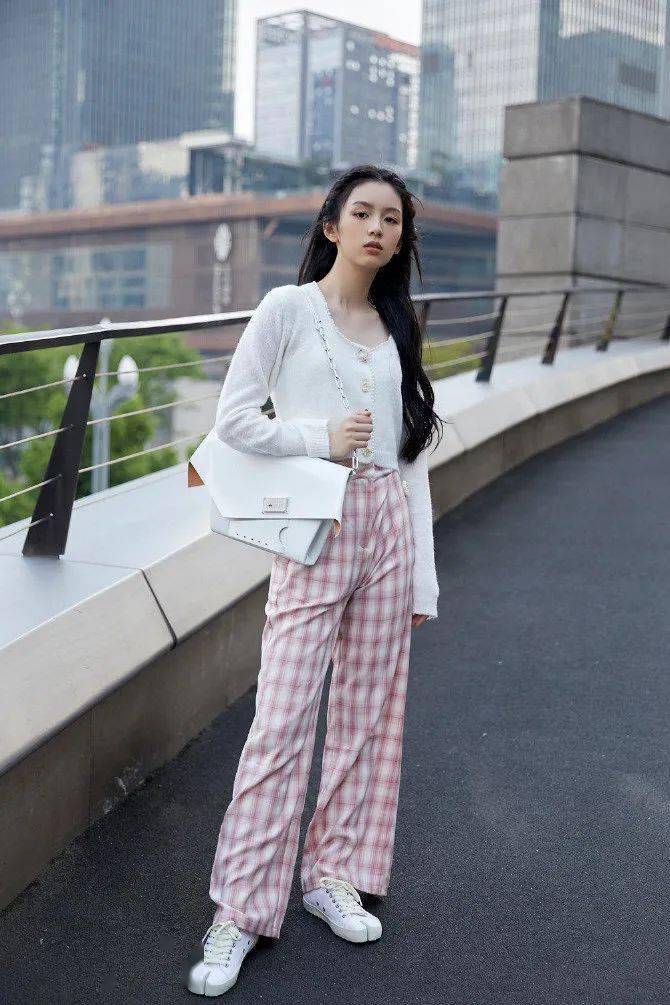 健兴|00后输了，这届95后小花也太会穿了吧！