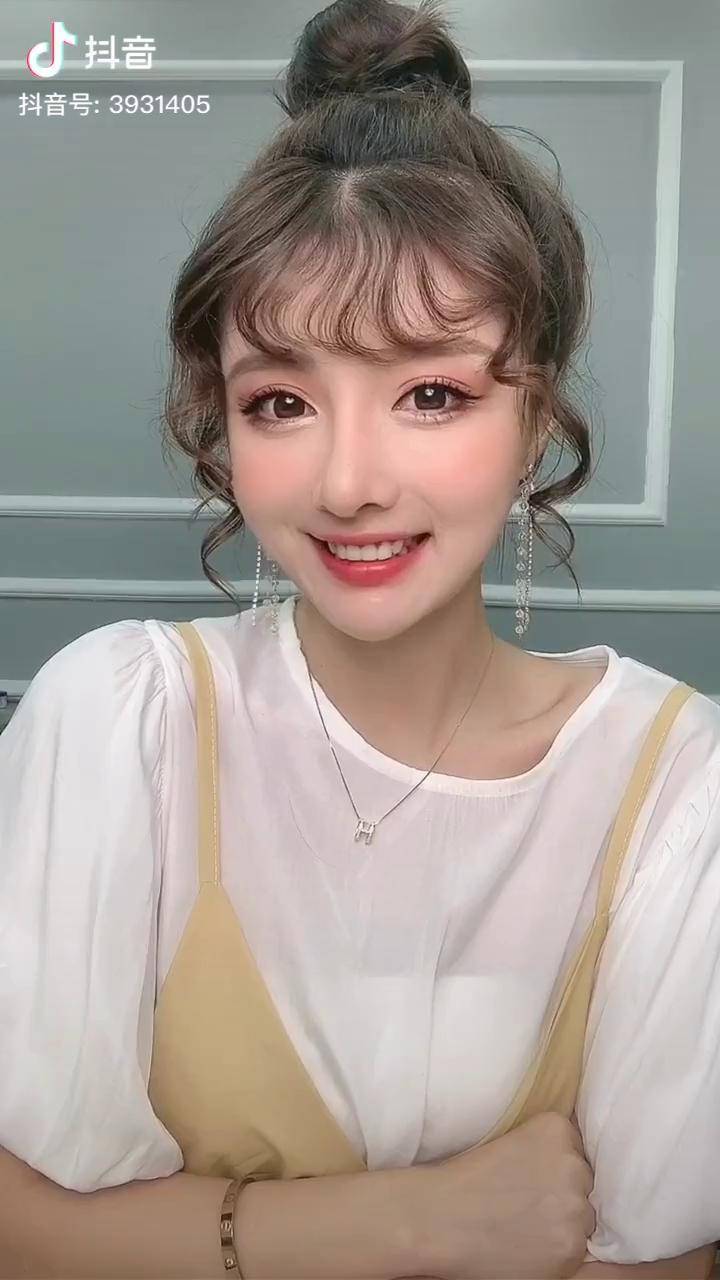 可爱甜美的羊毛卷刘海丸子头教程来啦慢版视频稍后送上解决鬓角碎发多