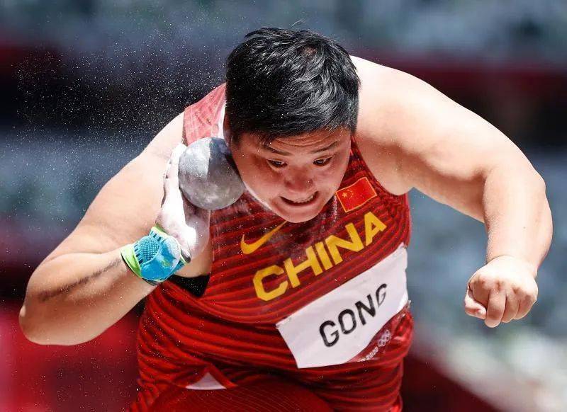 成绩|四朝元老终圆梦！巩立姣以绝对优势夺得奥运冠军
