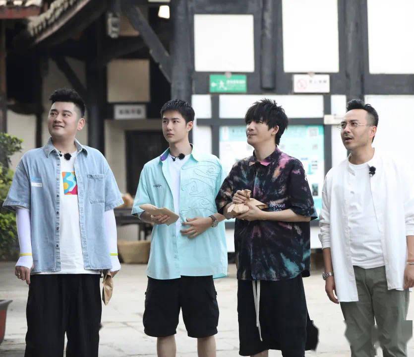 天天向上发布自贡外拍vlog一大波王一博剧照送上